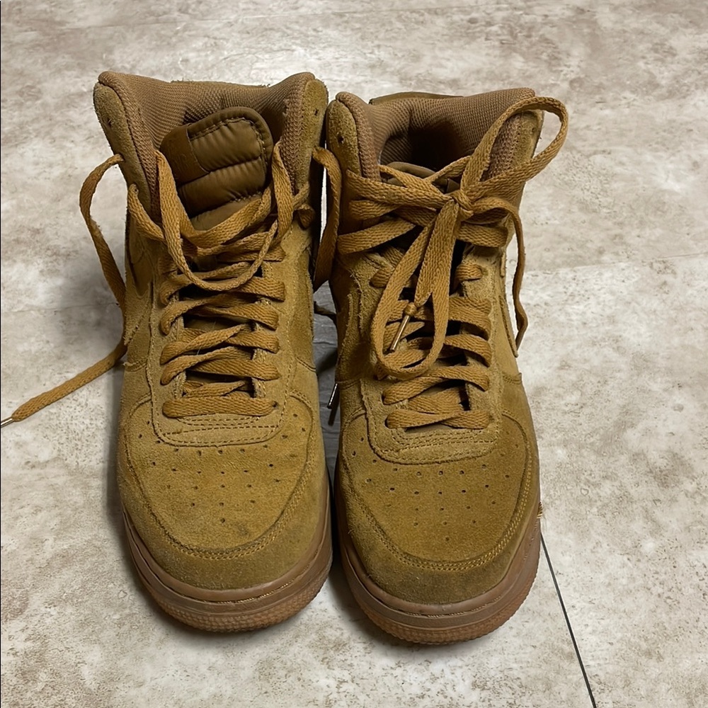 Nike Kids Sneakers in Tan